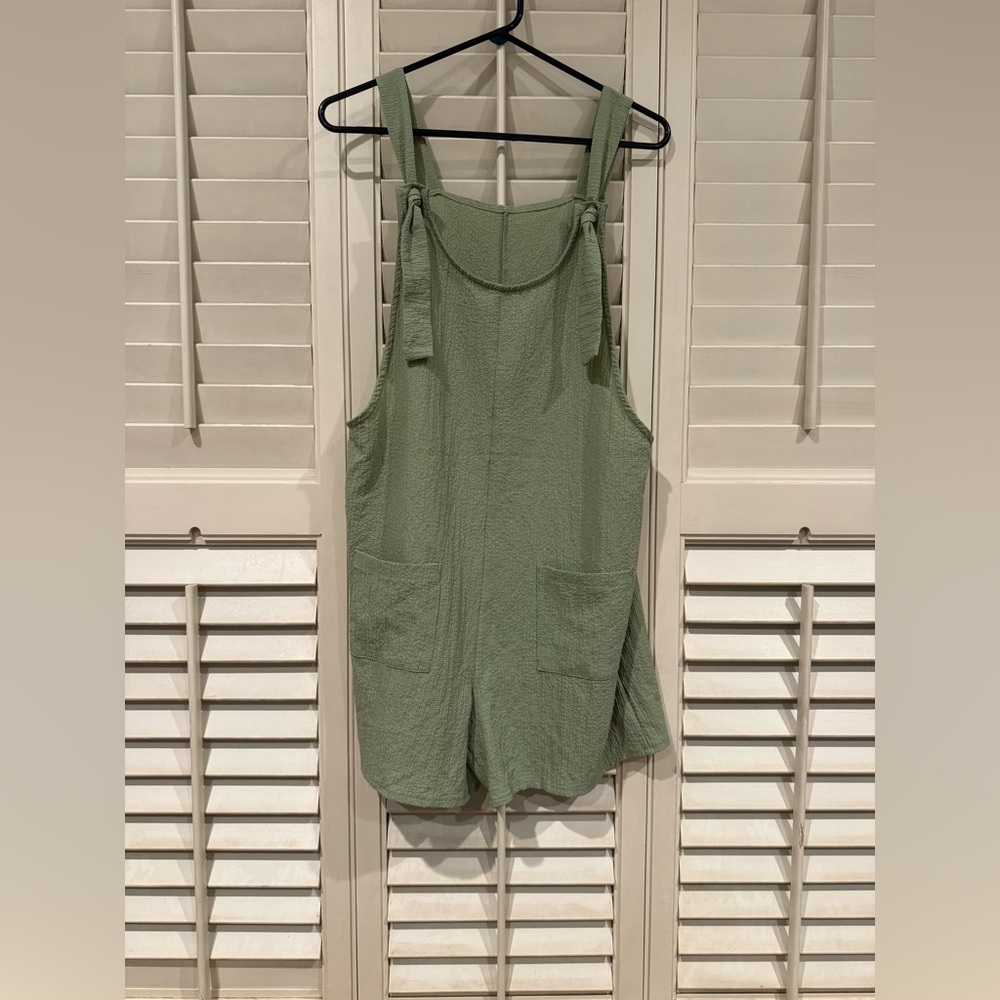 Sage Green Romper Short Overalls Women’s Size Large